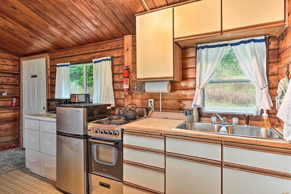 Well-Equipped Kitchenette