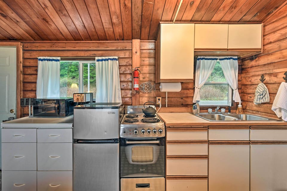 Well-Equipped Kitchenette | Cooking Basics