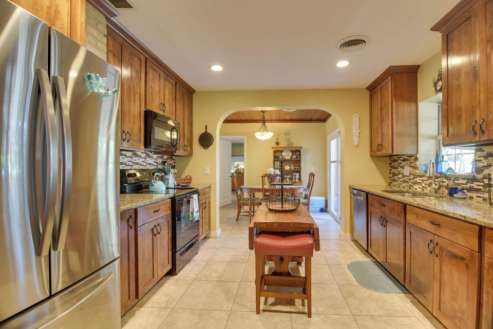 Kitchen | Cooking Utensils | Crockpot | Complimentary Spices