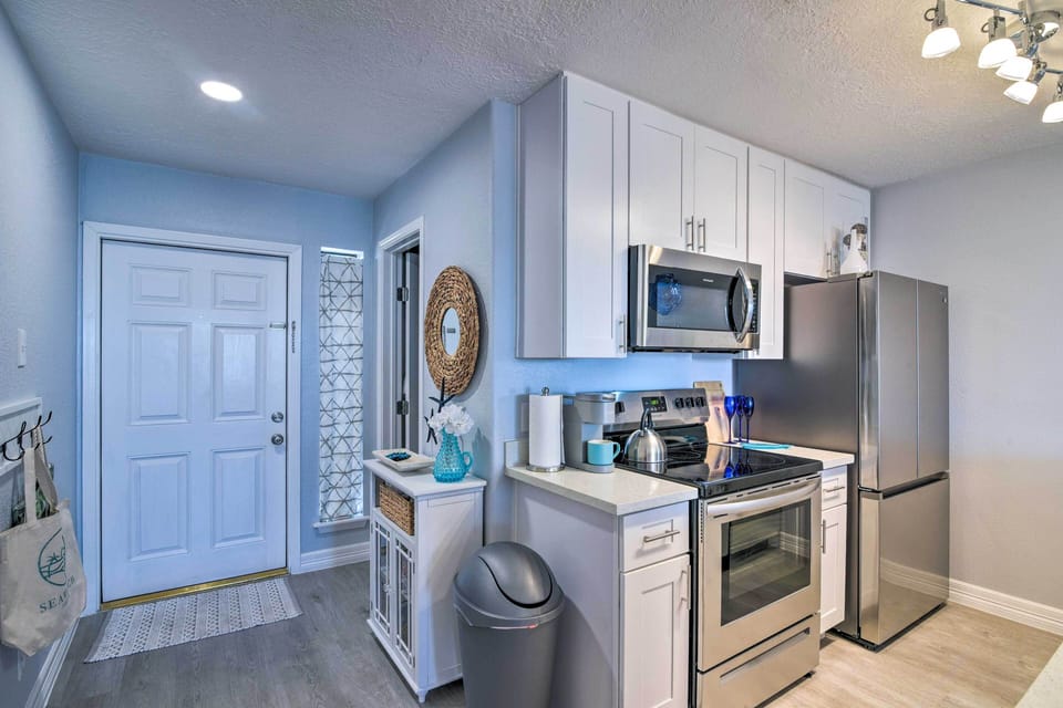 Fully Equipped Kitchen | Blender | Ice Maker