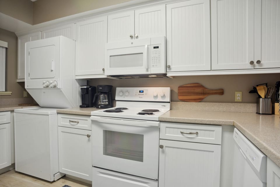 Laundry & Stove