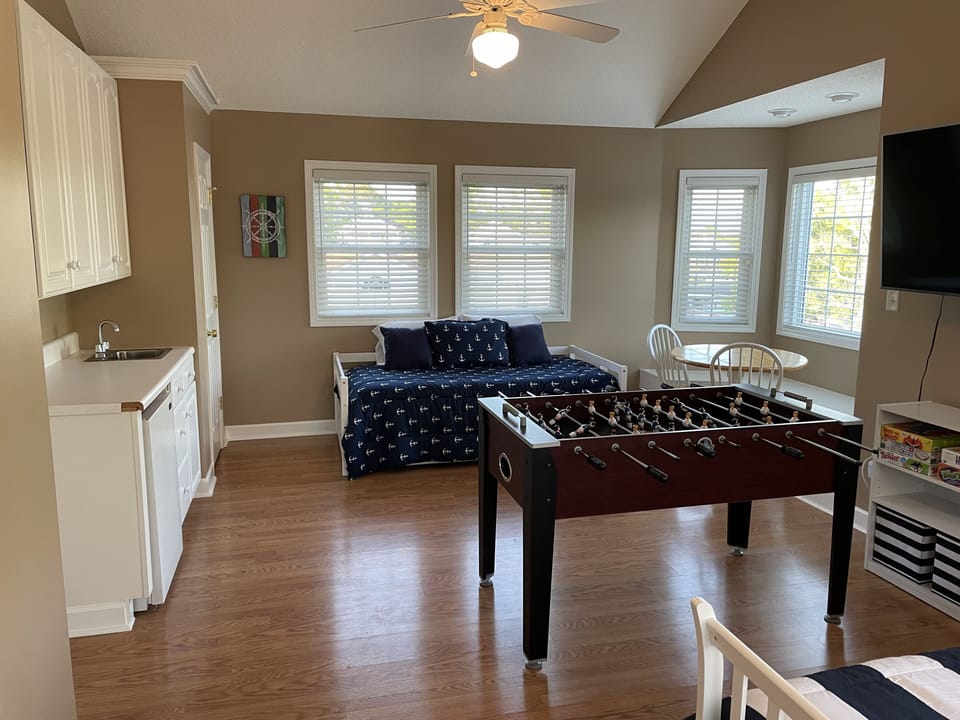 Daybed with twin trundle
