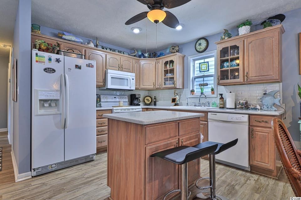 The Peaceful Pelican has a full kitchen - make great family memories here!