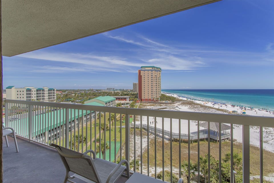 22-Pelican-Beach-Resort-713-Balcony