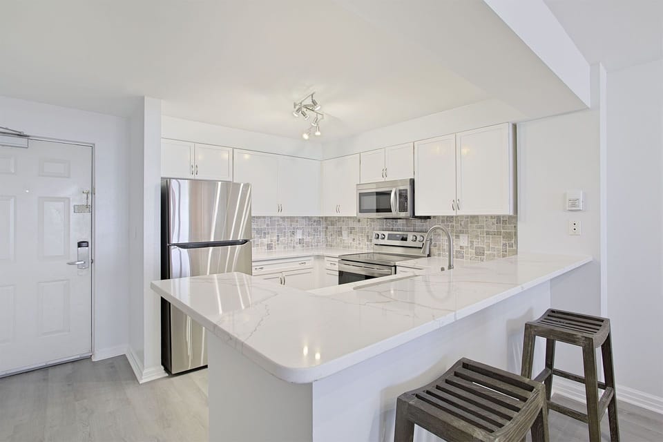 22-Pelican-Beach-Resort-713-Kitchen