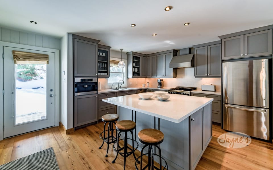 Kitchen &amp; Bar Seating