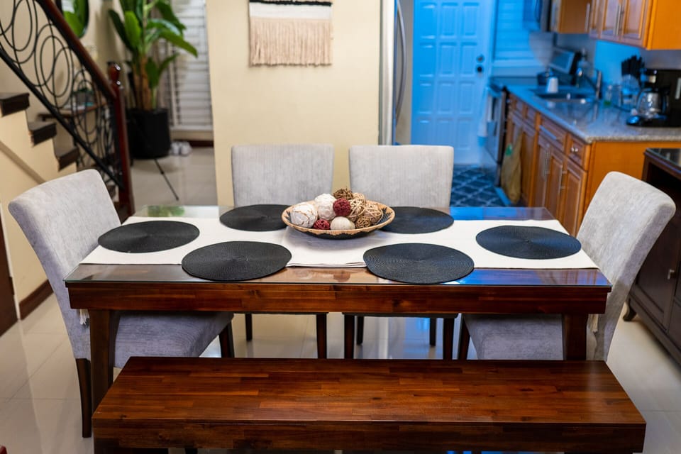 Dining Room Table Seating for 6 or more 