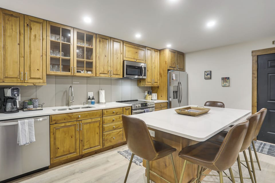 Kitchen | Dishware/Flatware | Toaster | Blender | Crockpot | High Chair
