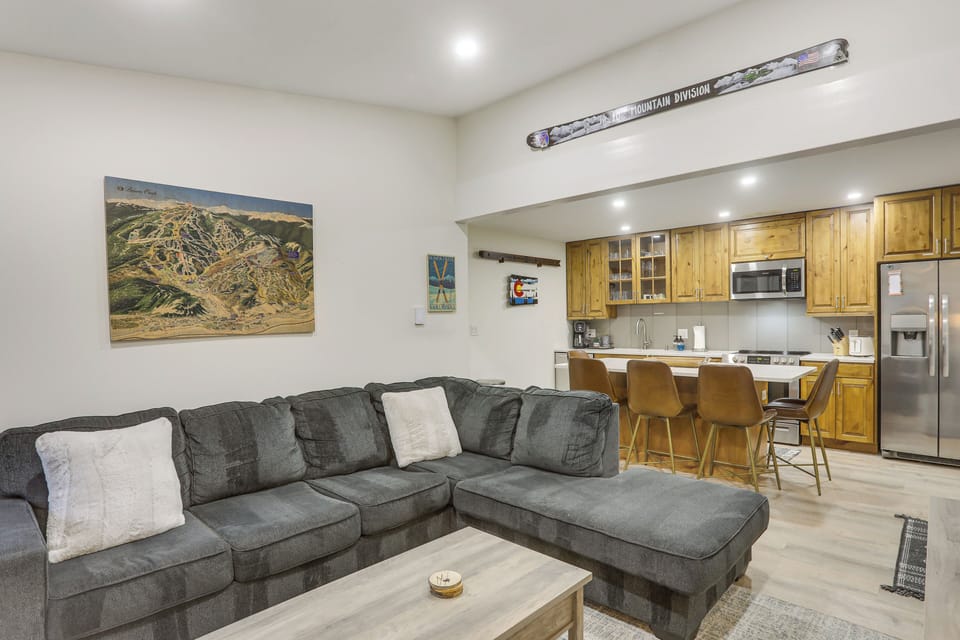 Living Room | Sleeper Sofa | Smart TV w/ Cable | Free WiFi | Gas Fireplace