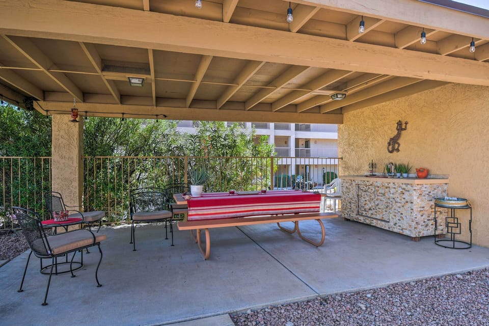 LaMontana Condominiums Community Amenities | Gas Grill | Outdoor Seating Areas