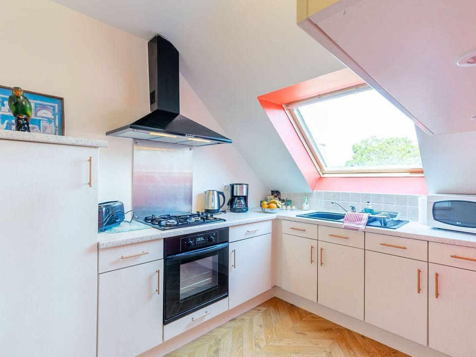 Cabinetry, Countertop, Property, Kitchen Sink, White, Sink, Blue, Kitchen, Kitchen Appliance, Kitchen Stove