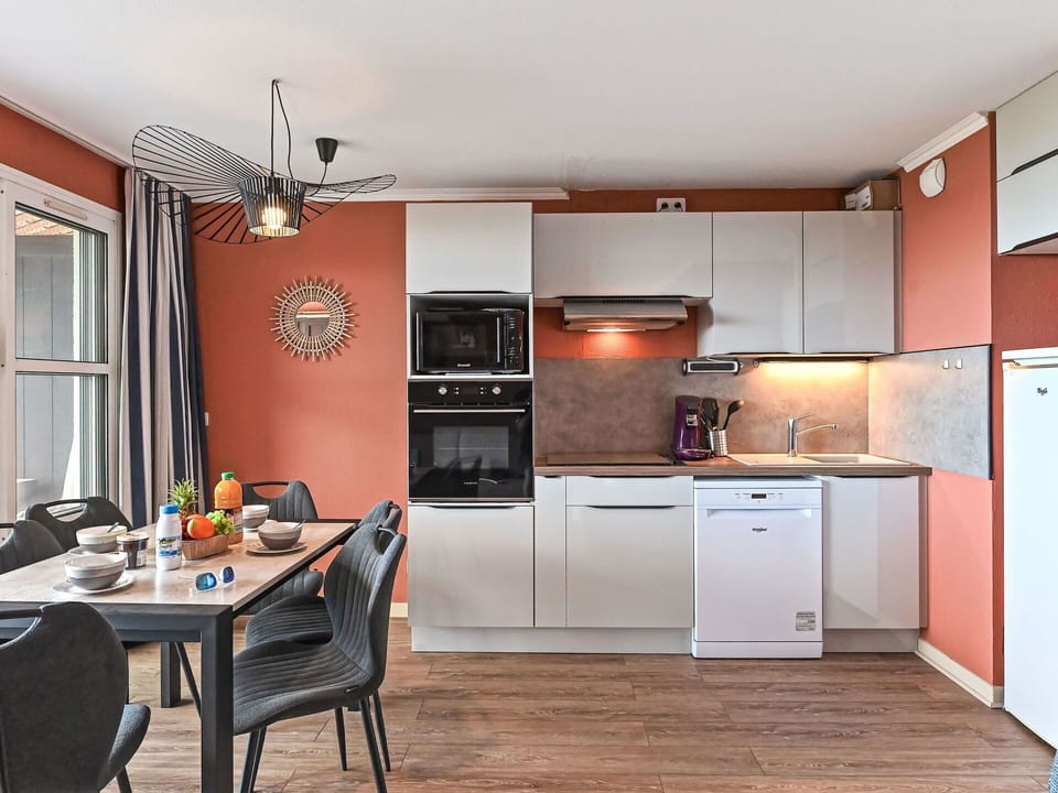 Kitchen, Furniture, Major Appliance, Interior Design, Cabinetry, Kitchen Appliance, Countertop, Home Appliance, Kitchen Stove, Room