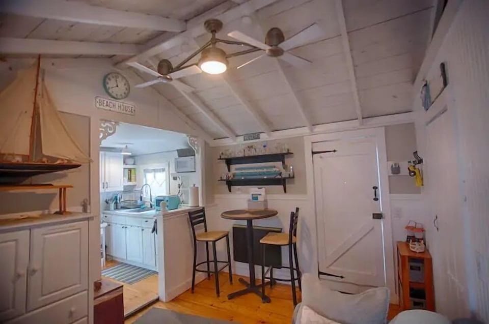 Dining into Kitchen