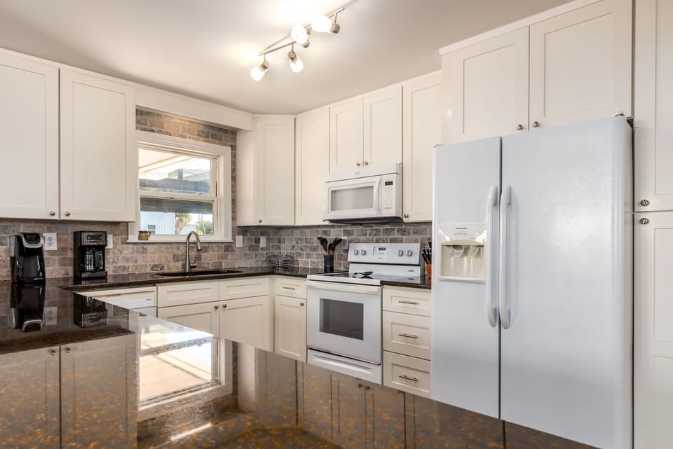 009 Crosswinds Fully Equipped Kitchen