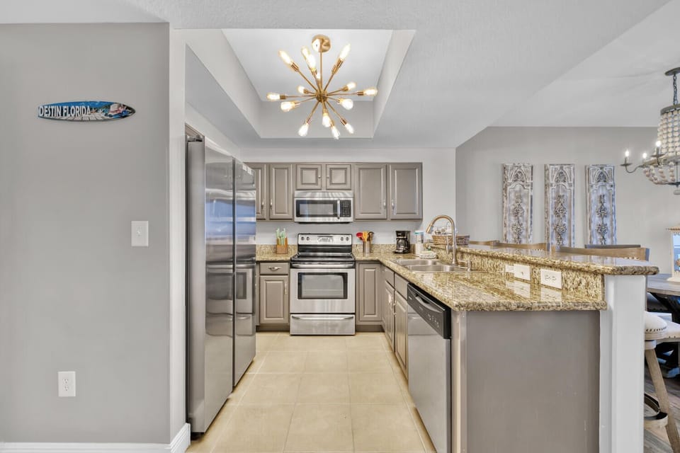 Kitchen with Breakfast Bar