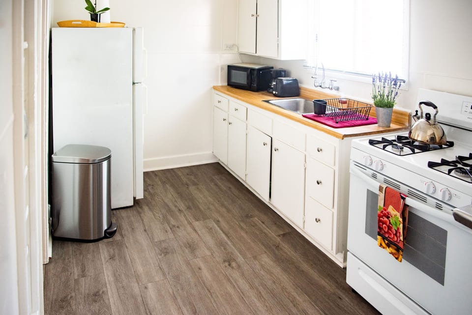 Fully equipped kitchen.