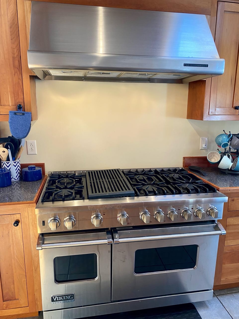Professional Chef’s Kitchen-Viking Range 6 burner gas