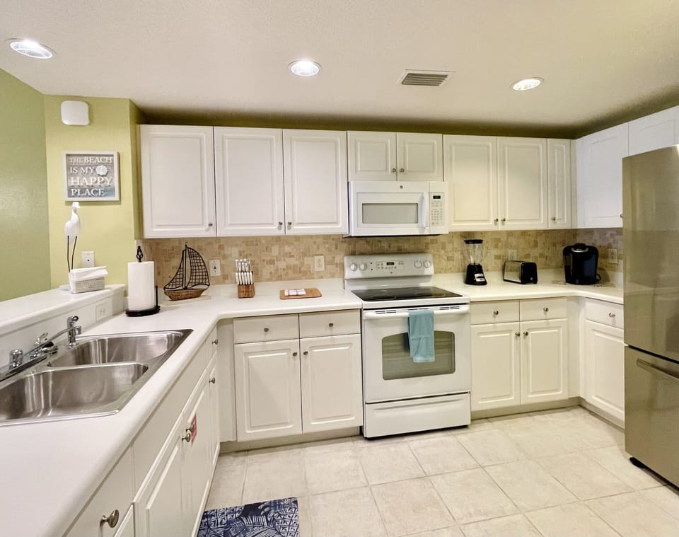  fully stocked kitchen 