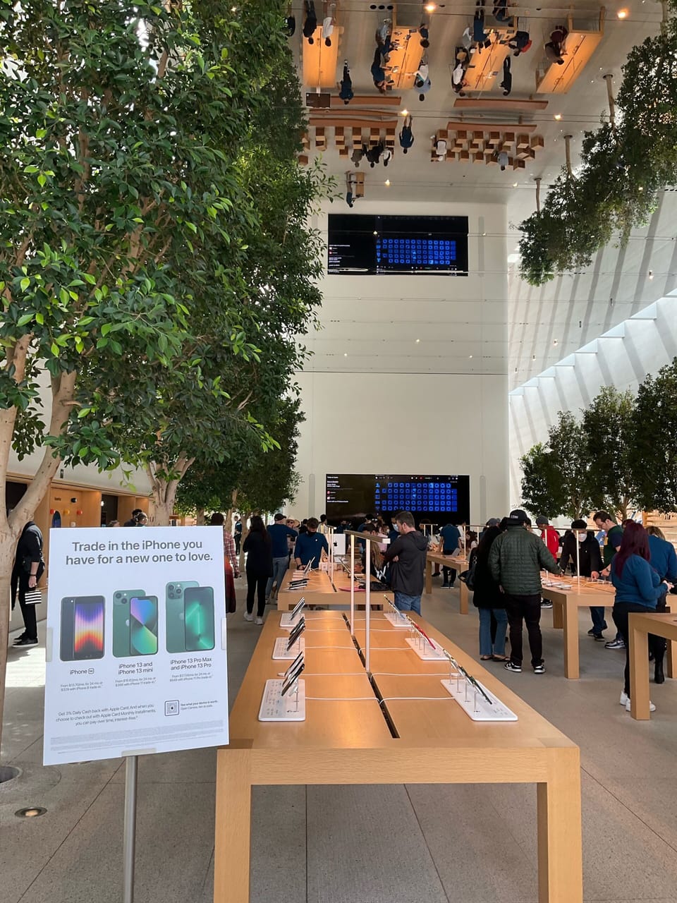Apple store Beverly grove 