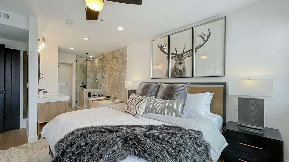 Pure upscale! This open master suite features a plush King bed and a gorgeous open-concept bath.