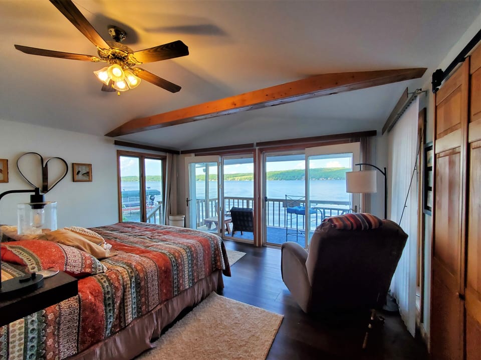 1st level master bedroom