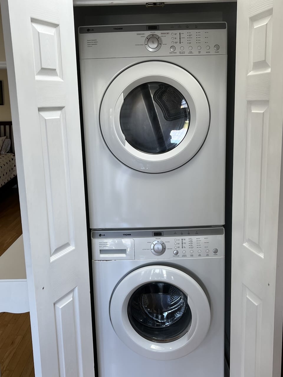 Convenient Washer & dryer in unit