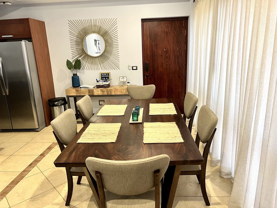 Dining room table seats 6