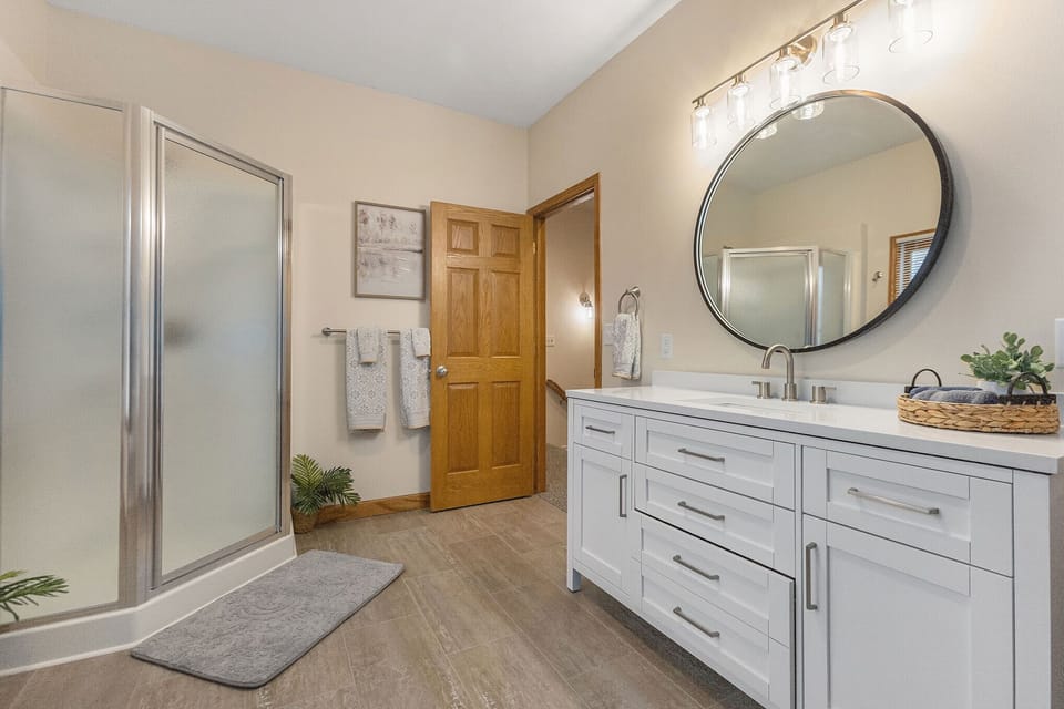 Full bathroom on the top floor