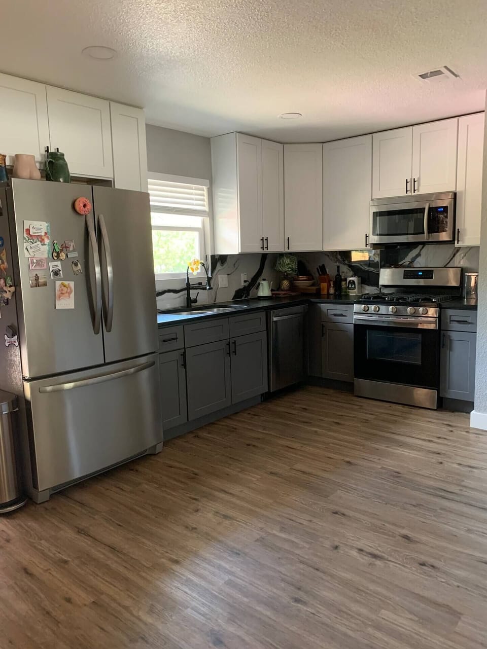 Full size fridge, ice maker, garbage disposal, dishwasher, gas stove