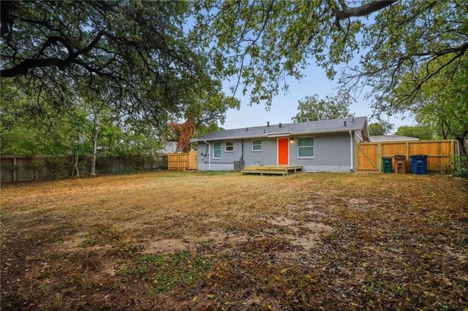 big backyard, privacy fence all around