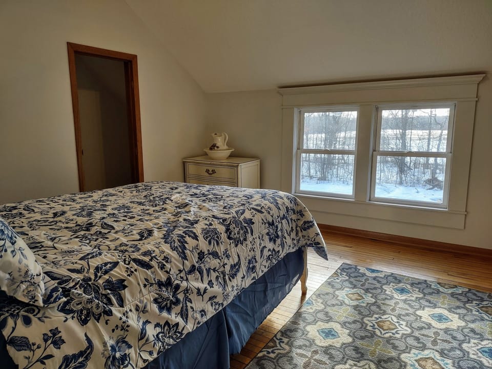 bedroom 3 up stairs  - double