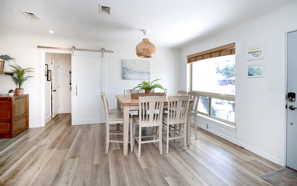 8 person dining area