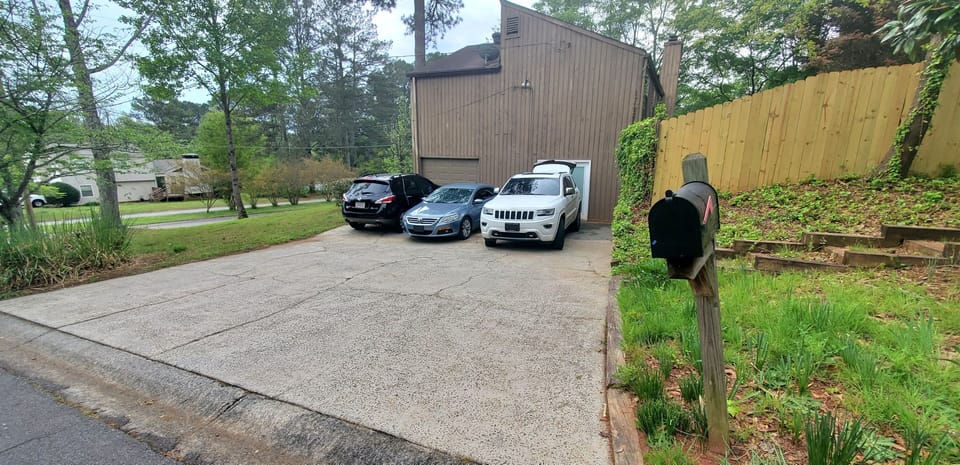 You own spacious personal parking space right infront your door, parks 6 cars