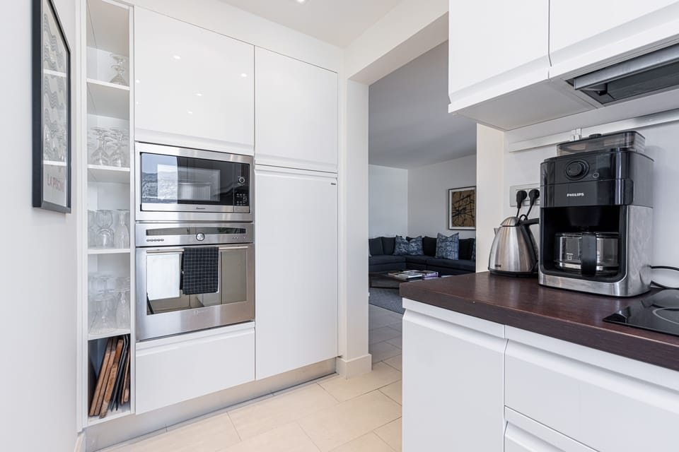 Fully equipped kitchen. 