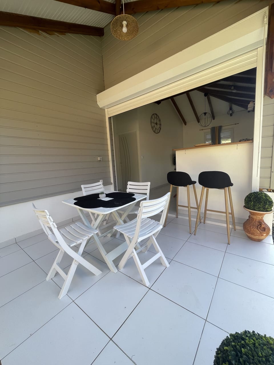 Outdoor dining