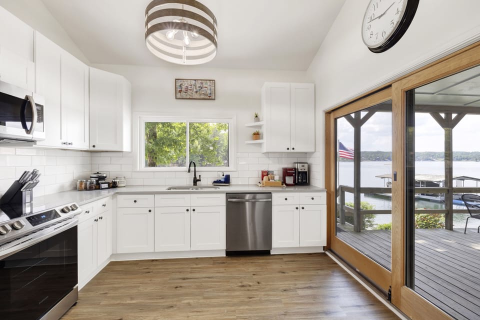 The great views don't stop just because you're in the kitchen!