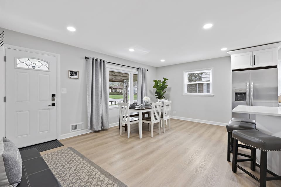 Family, Friends and Fun Chicago Getaway House in Downers Grove