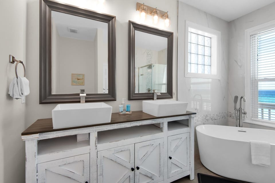 Third Floor Master King Suite En-suite Bathroom