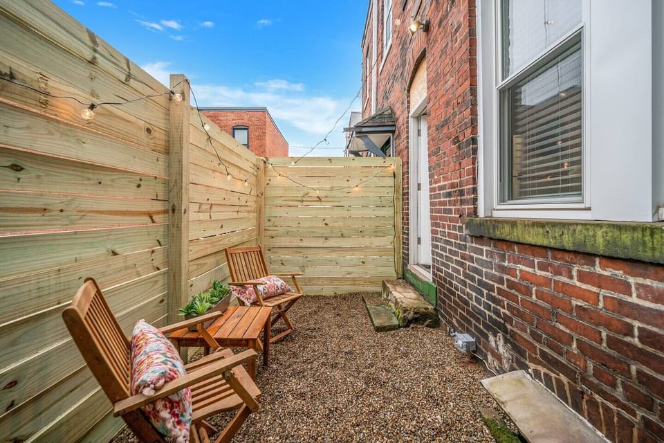 ★ Relax & Entertain ★ Whether it’s sipping your morning coffee or enjoying an evening cocktail, our little courtyard provides privacy and coziness.