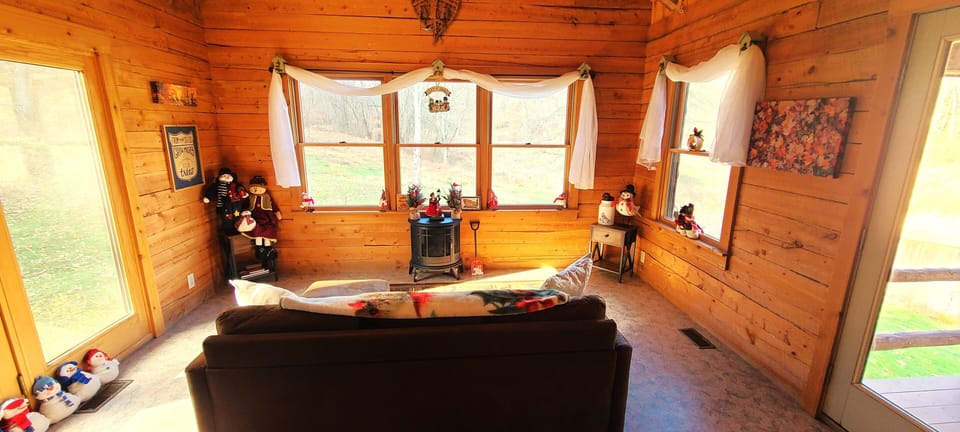 Relax & watch deer move in the holler. Electric fireplace for cozy winter days!