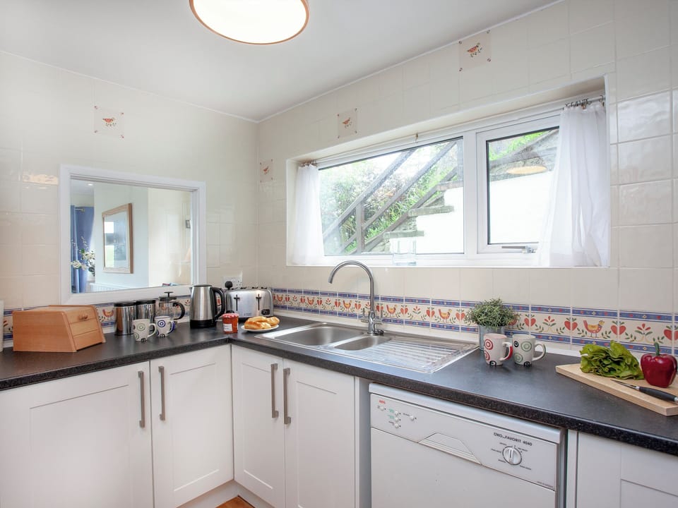 Kitchen | Devon Court 2, 