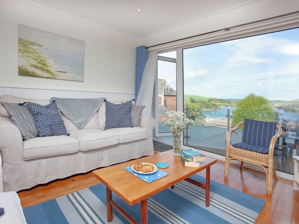Living area | Devon Court 2, 