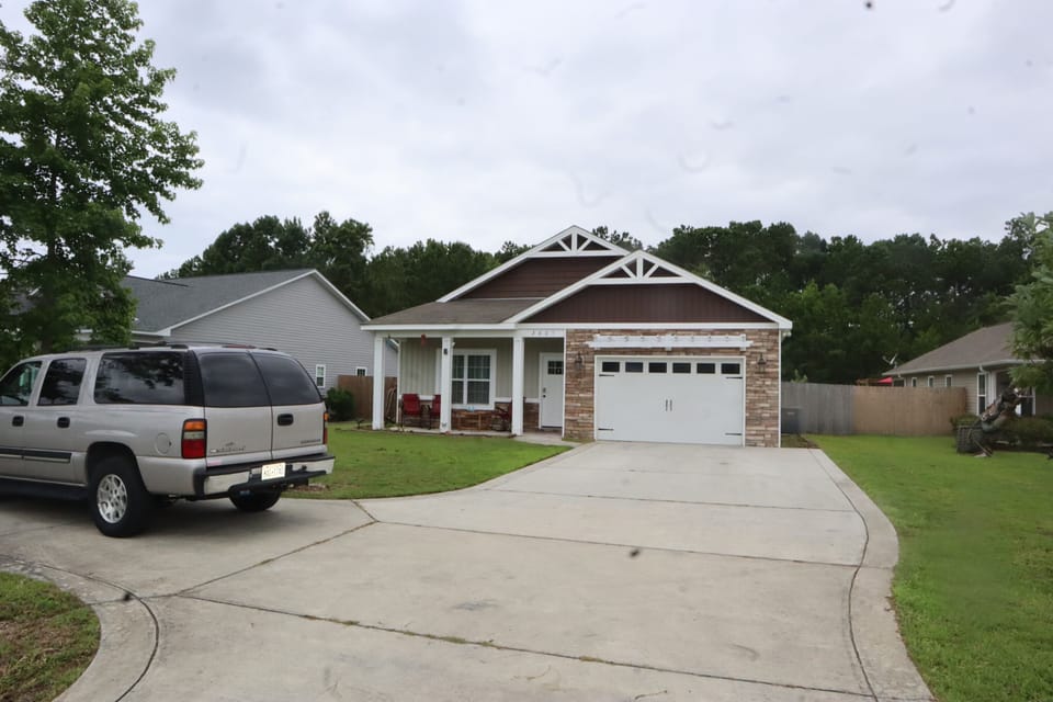 Front w large driveway