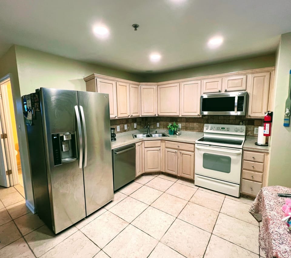 Fully equipped kitchen.