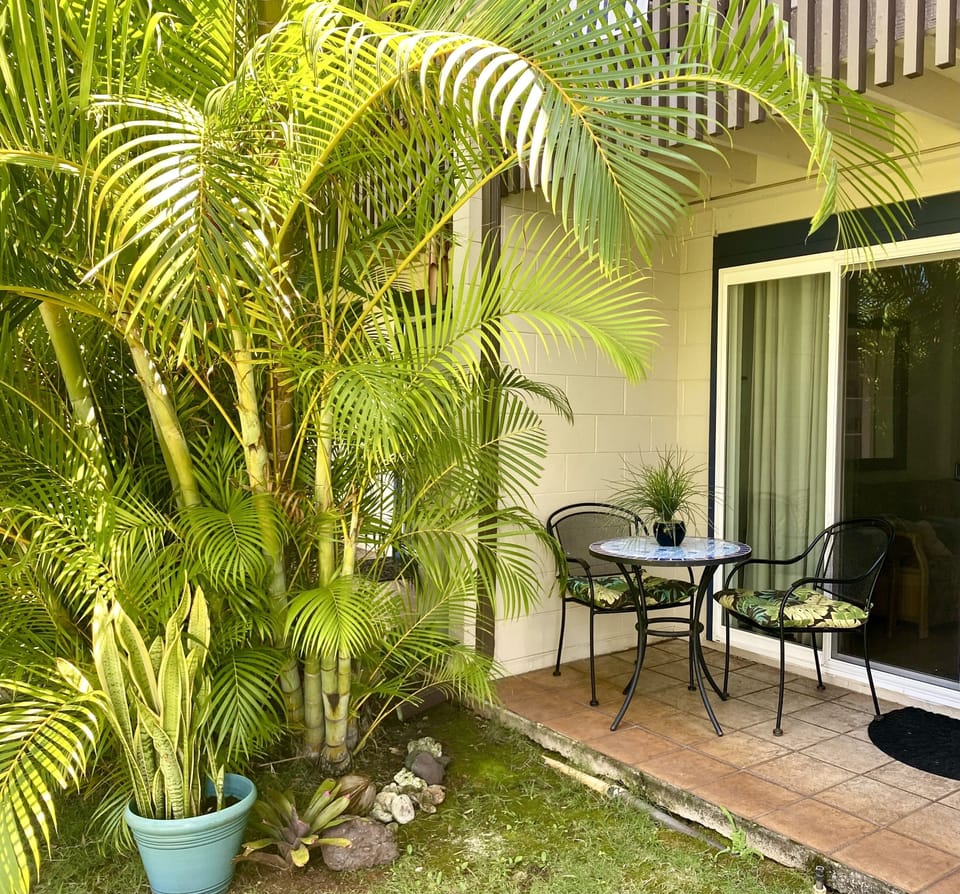 Lanai seating