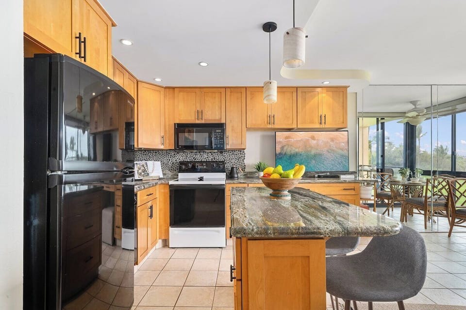 Kihei Surfside 306 kitchen1