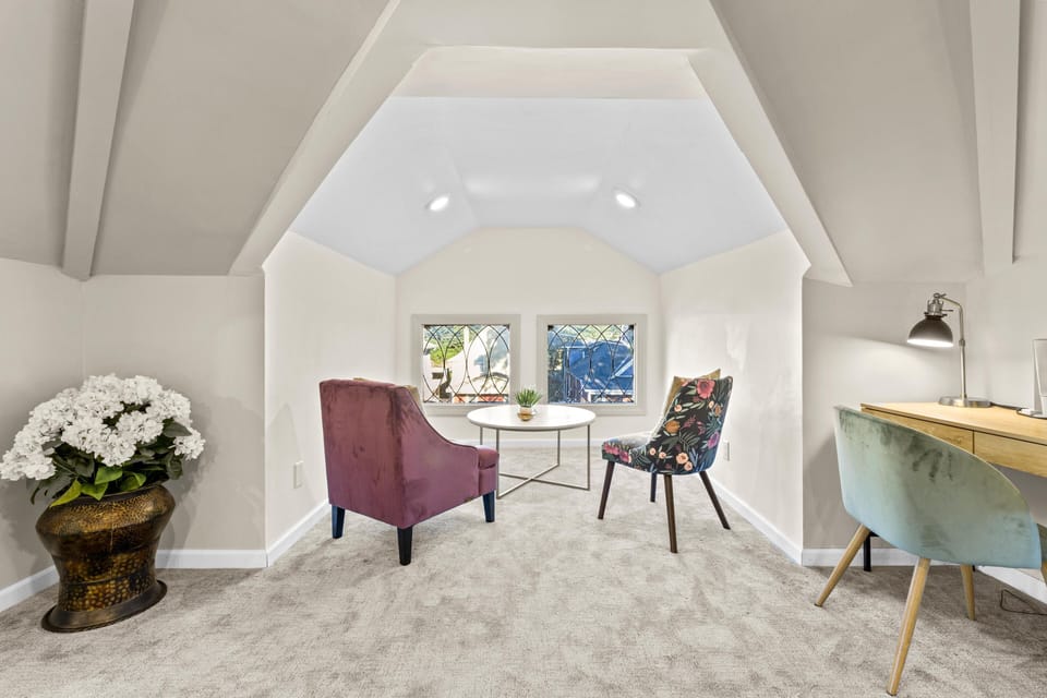 Comfortable third floor lounge with a dedicated desk area and multiple seating options, ideal for remote work or quiet downtime during your Kansas City stay.