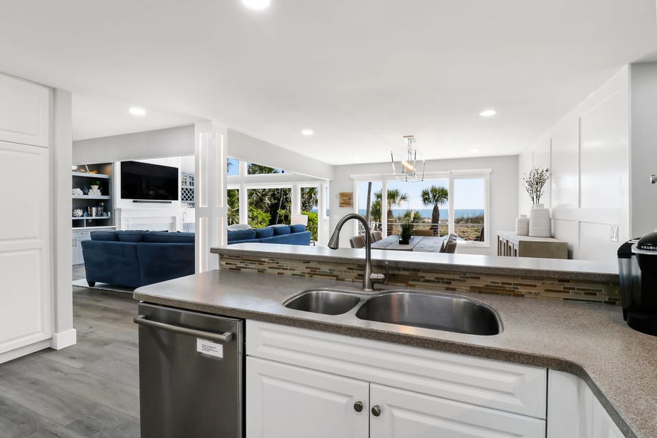 10 Ketch | Kitchen - 10 Ketch | Kitchen