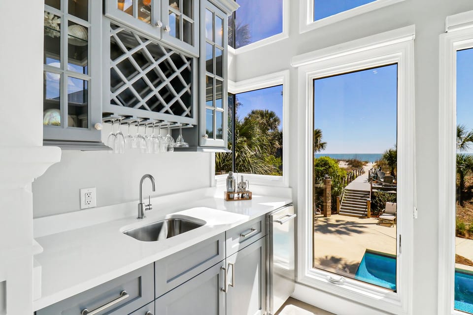 10 Ketch | Wet Bar in Great Room - 10 Ketch | Wet Bar in Great Room