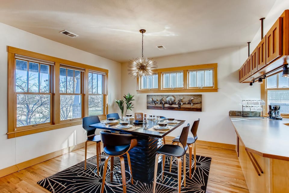 Dining Room | Seating for 6